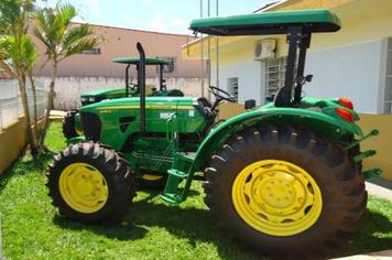 O Munic?pio de Guapirama recebe mais 02 tratores agricolas para atender os agricultores rurais