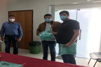 ENTREGA DE UNIFORME AO SERVIDORES DO PRONTO ATENDIMENTO MUNICIPAL