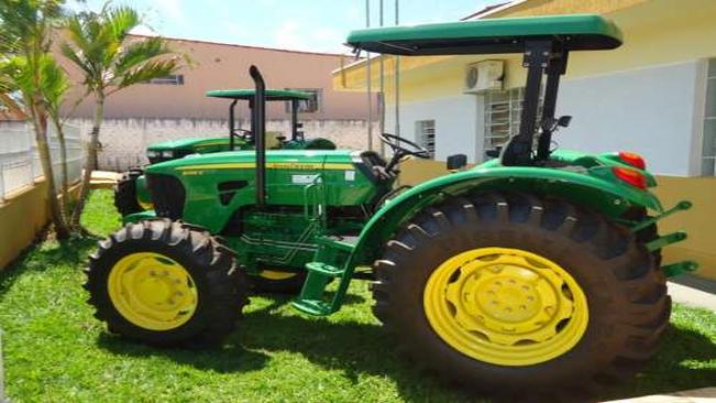 O Munic?pio de Guapirama recebe mais 02 tratores agricolas para atender os agricultores rurais